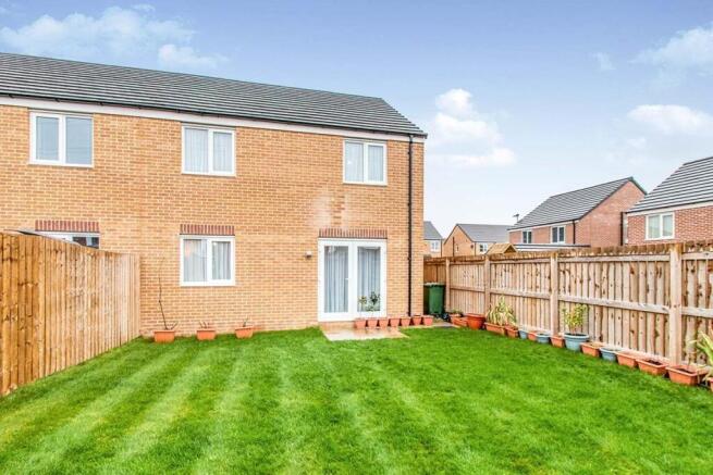 3 bed Semi-Detached to rent Image 8