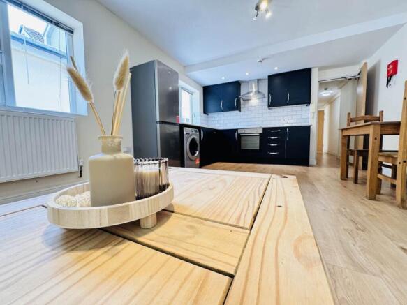 Lounge Kitchen (1)