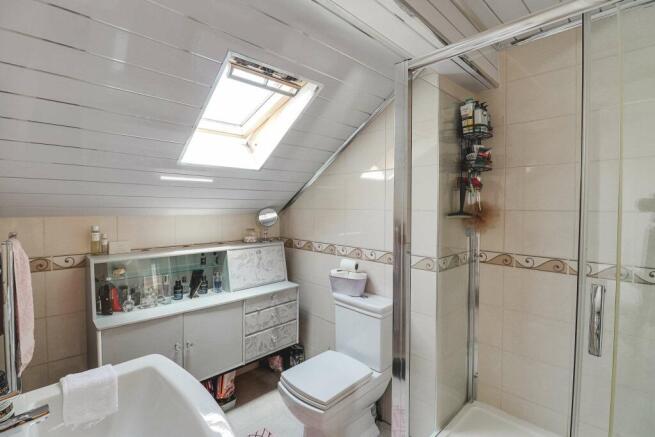 3 bed Terraced for sale Image 9