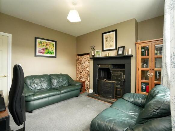 4 bed Detached for sale Image 8