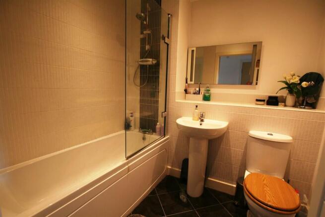 bevcourt,23bathroom.JPG