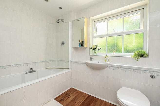 36 Queensbury Pla...