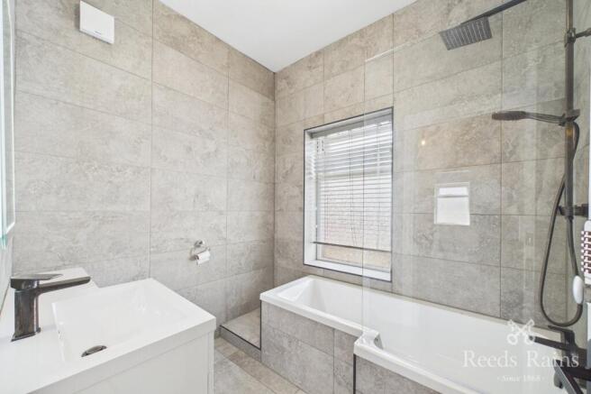 4 bed Semi-Detached for sale Image 4