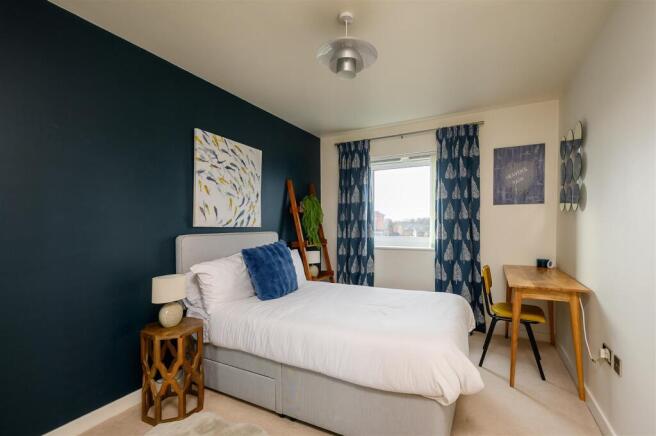2 bed Apartment to rent Image 9