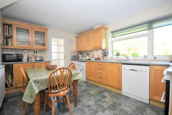 Kitchen 1.jpg