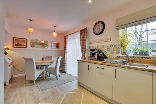 3 bed Semi-Detached for sale Image 5