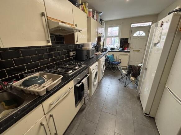 6 bed Not Specified to rent Image 8
