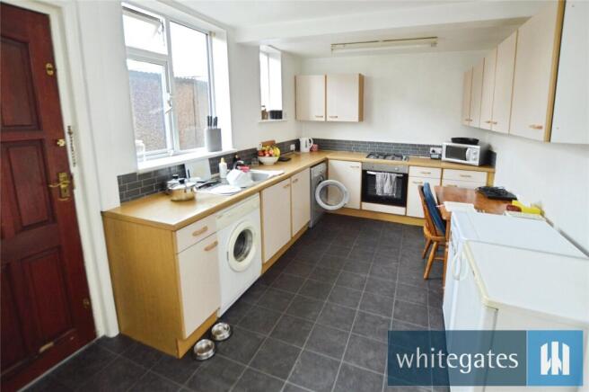 3 bed Terraced to rent Image 4