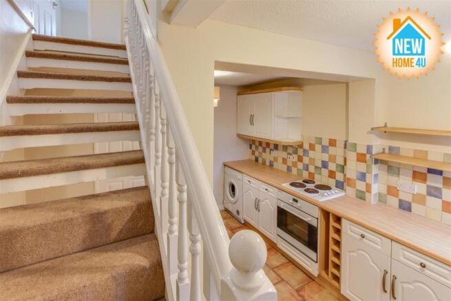 KITCHEN / BREAKFAST ROOM: