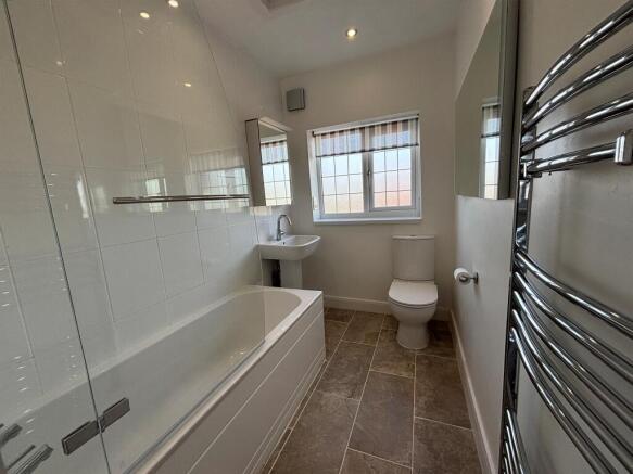 7 bed Detached for sale Image 11