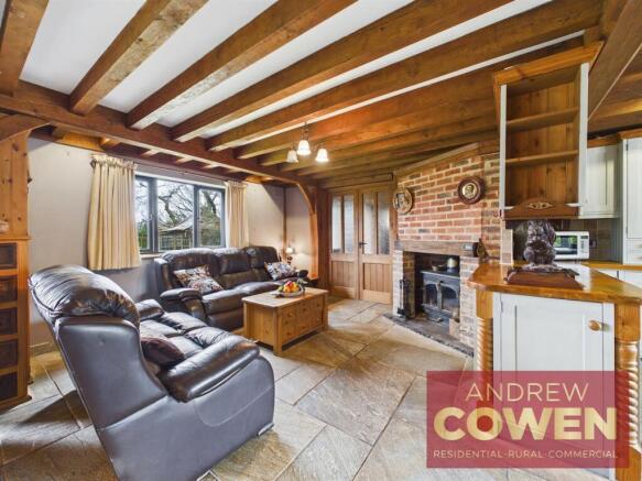 4 bed Detached for sale Image 9