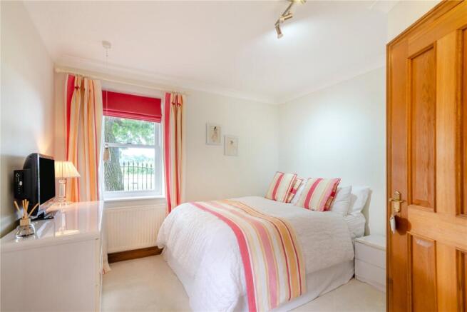 6 bed Detached for sale Image 7
