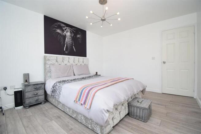 5 bed Detached to rent Image 12