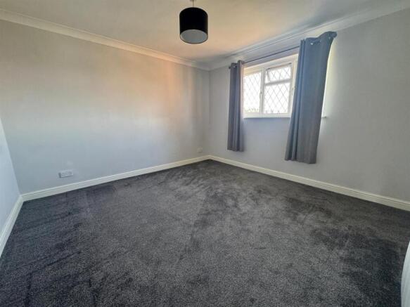 4 bed Detached to rent Image 9