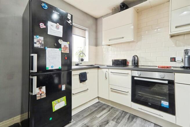 2 bed Apartment for sale Image 11