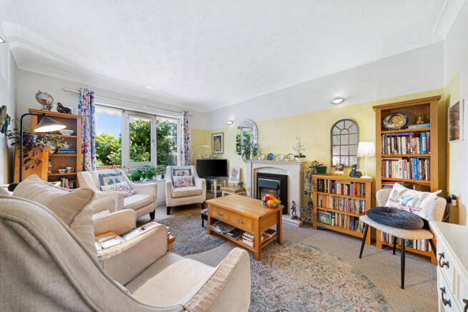 APT 62 UNDERCLIFF HOUSE-10.jpg