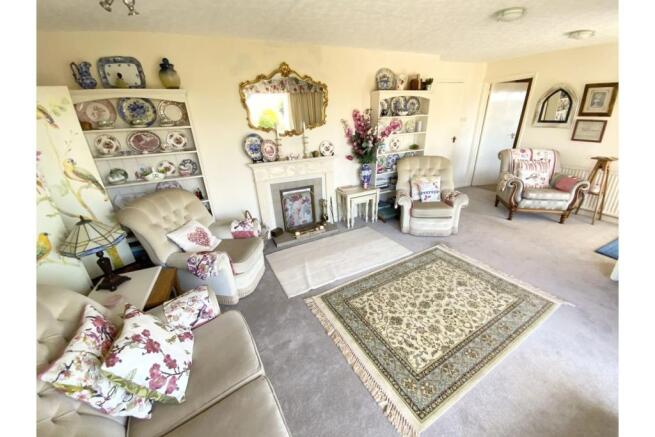 Lounge/Dining Room