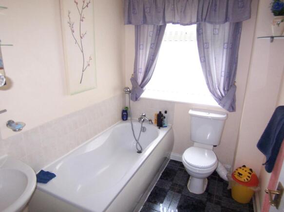FAMILY BATHROOM