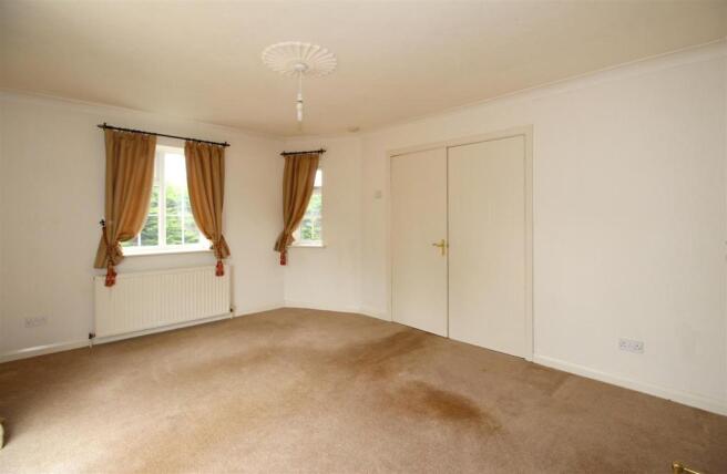 7005_New Walk Close.