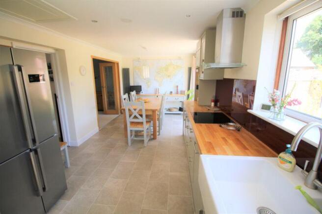 Kitchen / dini...