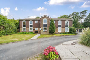 19, Larchmoor Park, Gerrards Cross Road, Slough SL2 4EY
