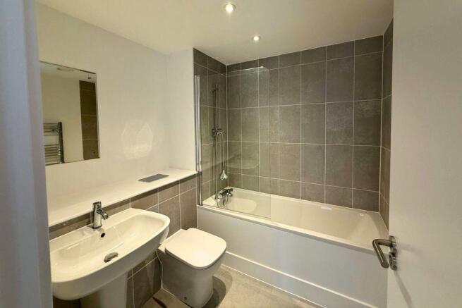 3 bed Apartment for sale Image 6