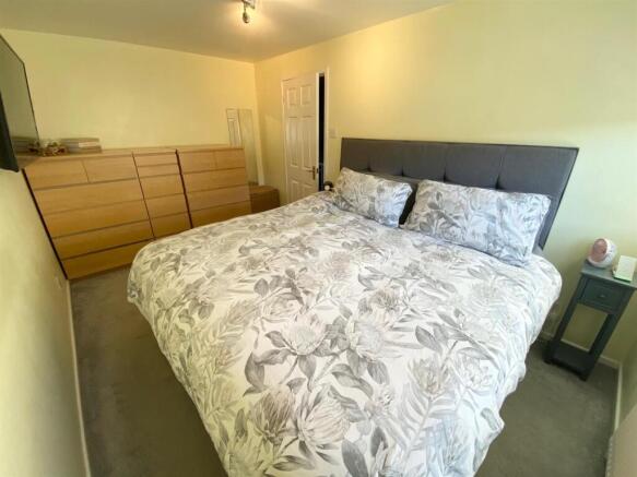 3 bed Semi-Detached for sale Image 12