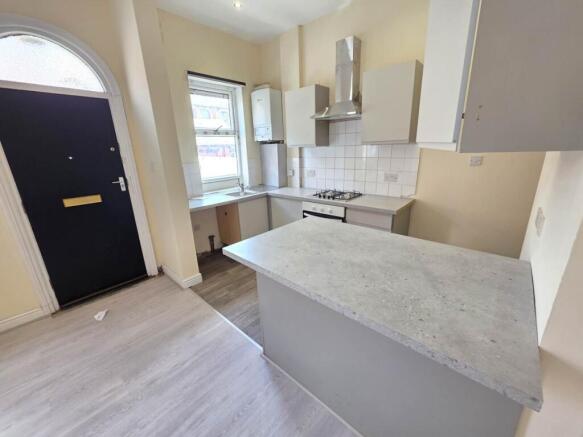 4 bed Terraced to rent Image 4