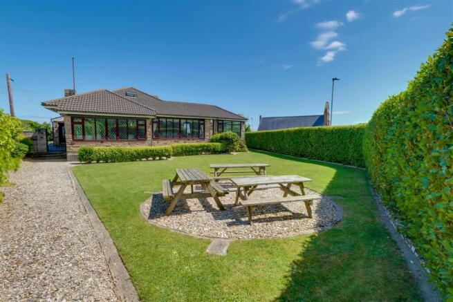 9 bed Detached Bungalow for sale Image 7