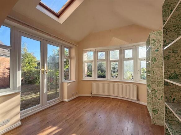 4 bed Semi-Detached for sale Image 7