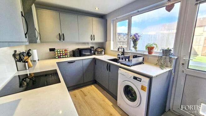 Limeslade Close, Cardiff, CF5 photo 4