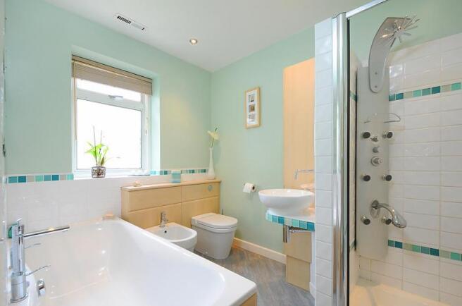 En-suite bathroom