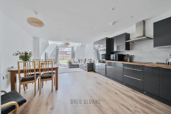 Kitchen / Living Area