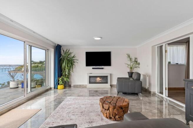 Pointfields Crescent, Hakin, SA73 photo 4
