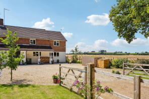 Claydon View, Catherine Cottages, Calvert Road, Middle Claydon MK18 2HA