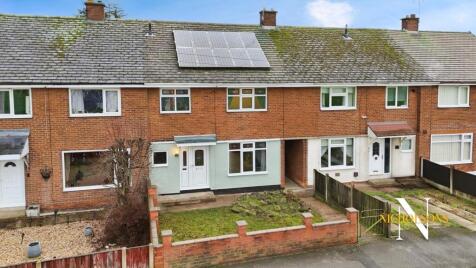 A well proportioned 3 bed overlooking a children's play park and green on The Oval