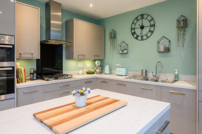 4 bed Semi-Detached for sale Image 6