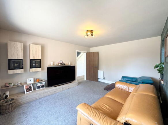 4 bed Detached for sale Image 5