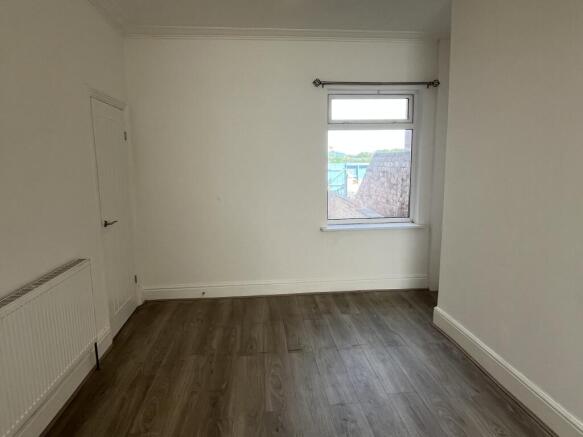 3 bed Terraced to rent Image 4