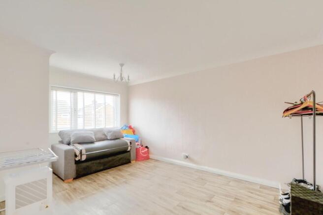 3 bed Terraced to rent Image 8