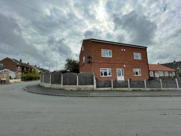 2 bed Apartment to rent Image 11