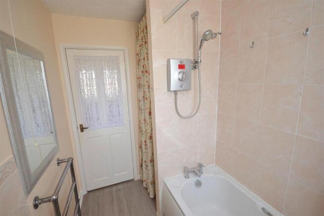 Bathroom 1.JPG