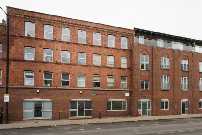 Apt U Redcliffe Exterior -1-3.jpg