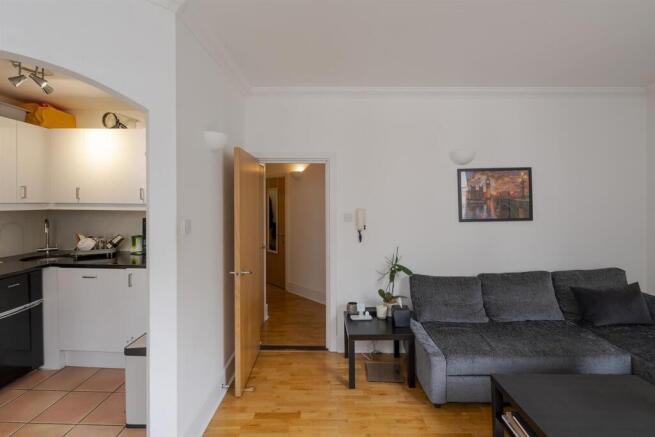 Fl.4, 35 Bush Lane - low res - NPP00121.jpg