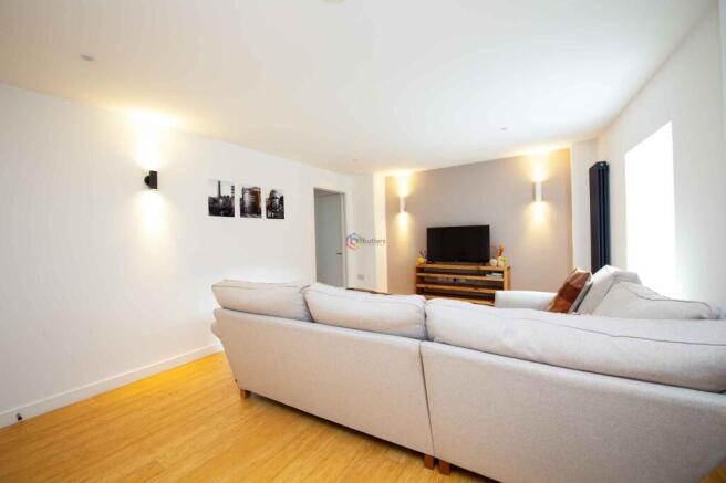 2 bed Duplex for sale Image 5