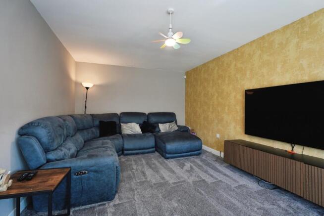 4 bed Detached for sale Image 2