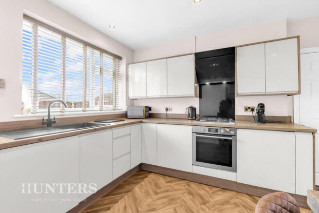 3 bed Semi-Detached Bungalow for sale Image 7