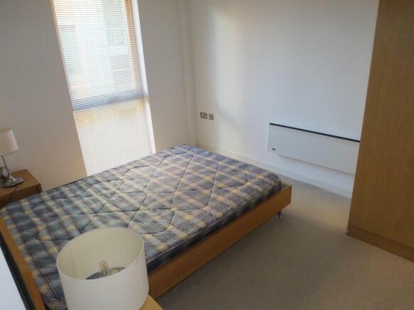 2 bed Apartment to rent Image 4