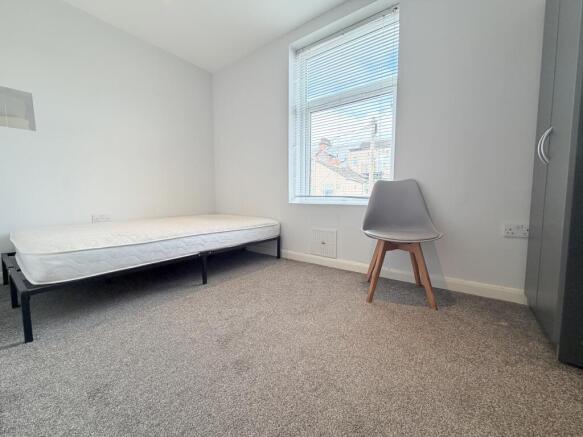 4 bed Terraced to rent Image 8