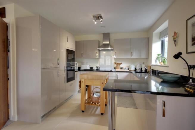 2 bed Apartment for sale Image 7